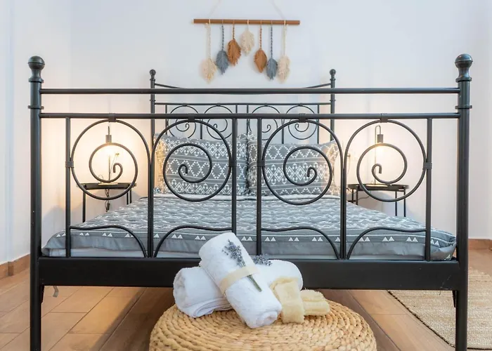 Postmans Under Meteora Kalambaka