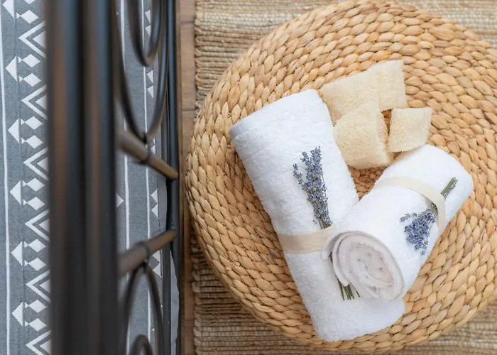 Postmans Under Meteora Kalambaka